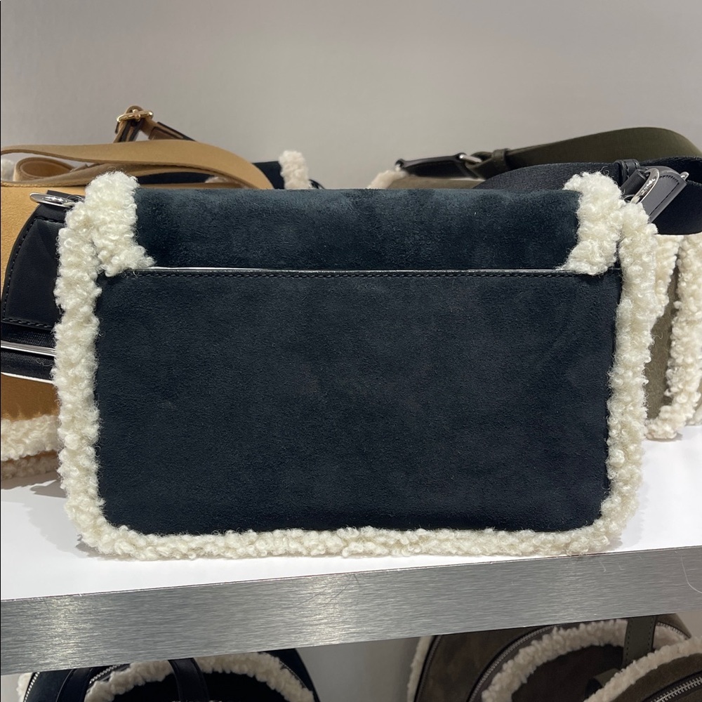 MICHAEL KORS Bradshaw Medium Suede and Faux Shearling Messenger Bag
Black
NWT - Picture 7 of 16